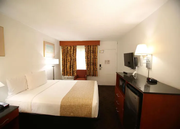 Travelodge By Wyndham Burbank-Glendale