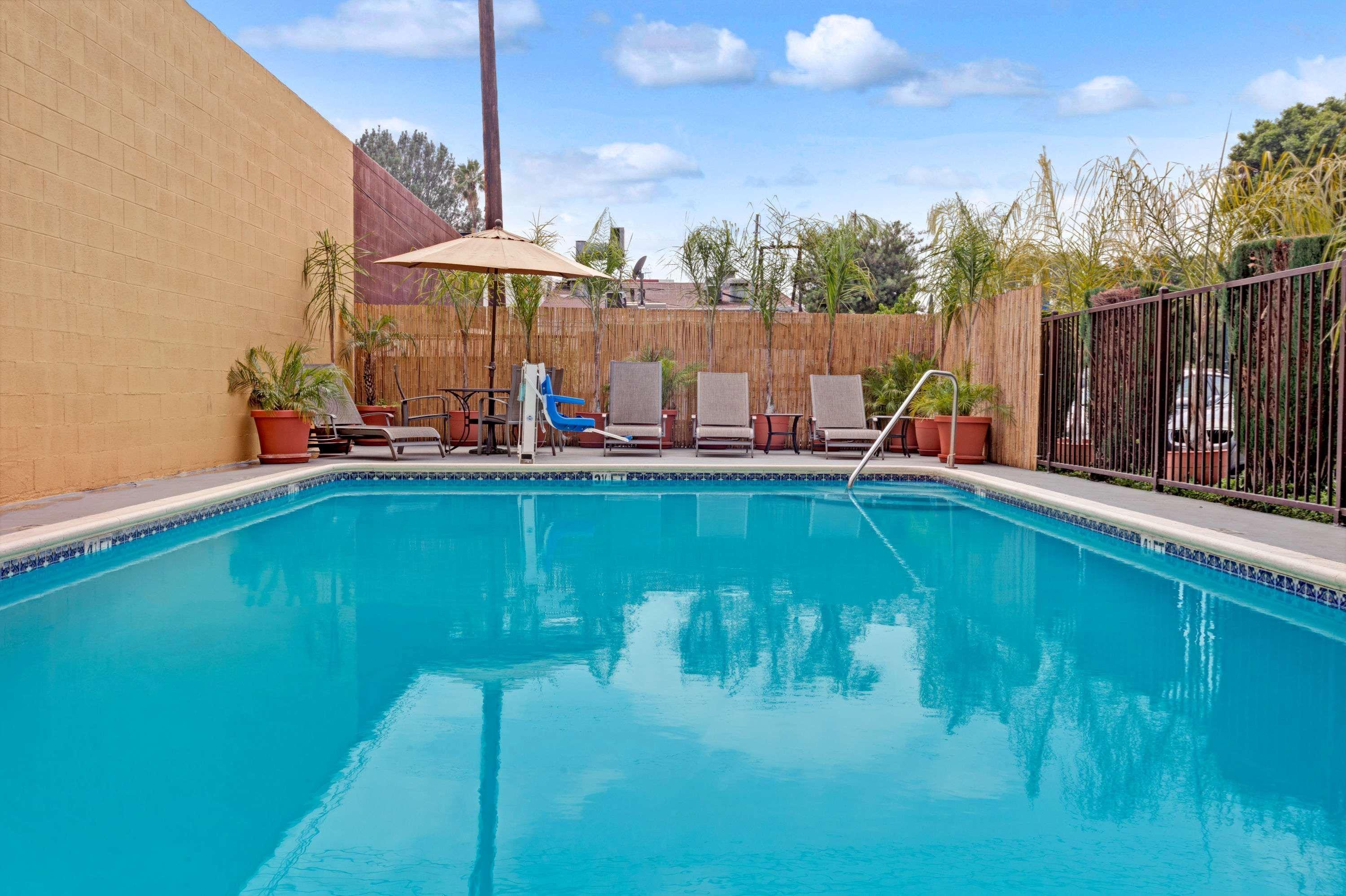 Travelodge By Wyndham Burbank-glendale Hotel