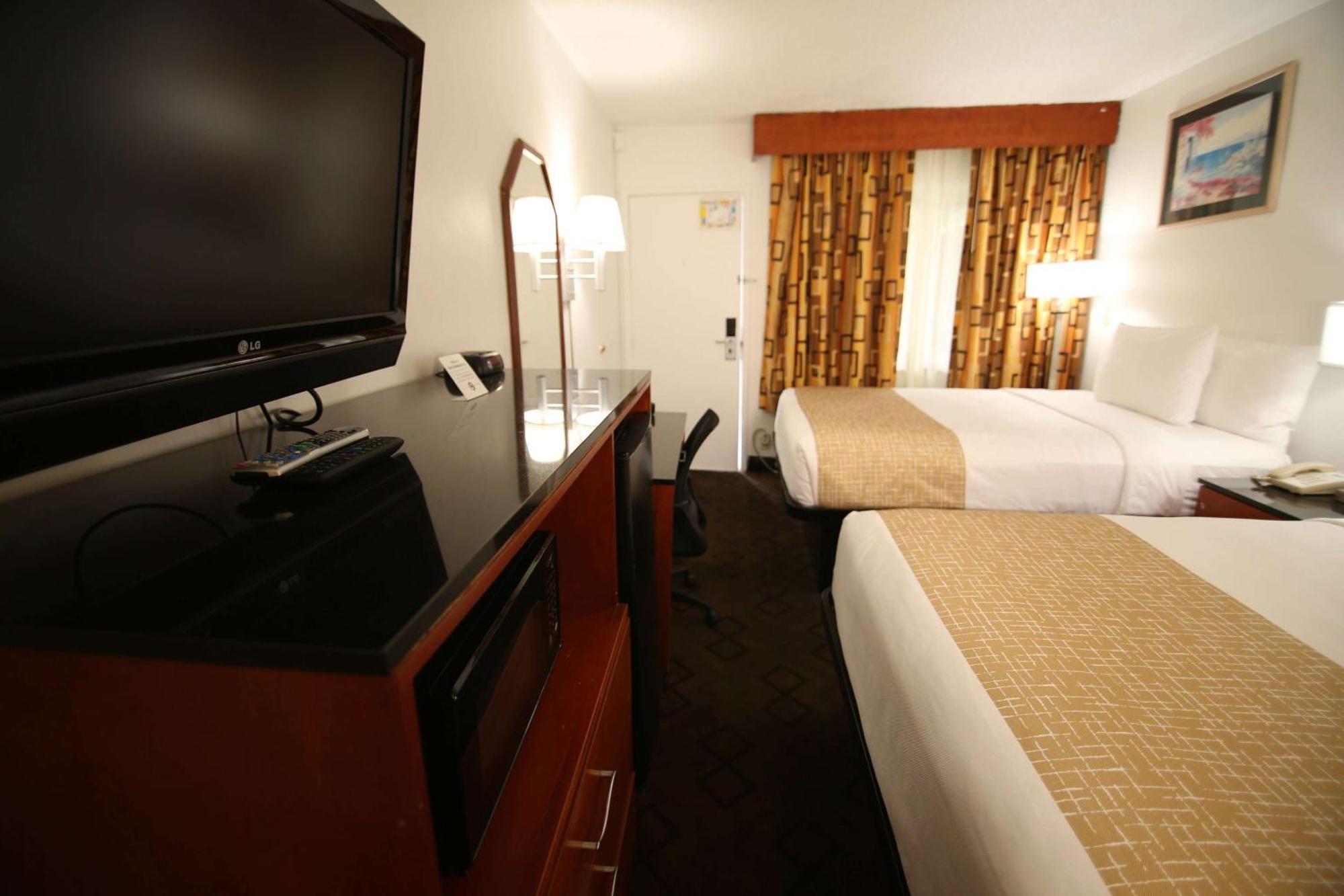 Travelodge By Wyndham Burbank-glendale Hotel