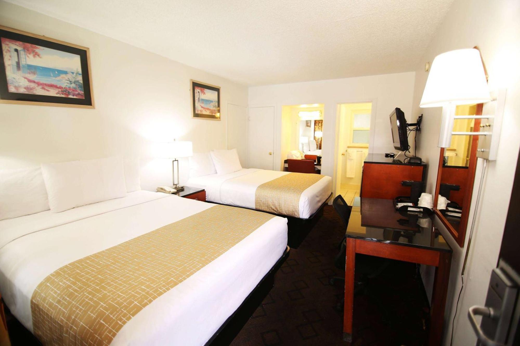 Travelodge By Wyndham Burbank-glendale 3*