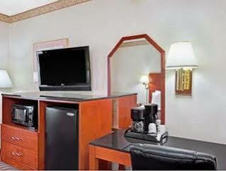 Travelodge By Wyndham Burbank-glendale Hotel