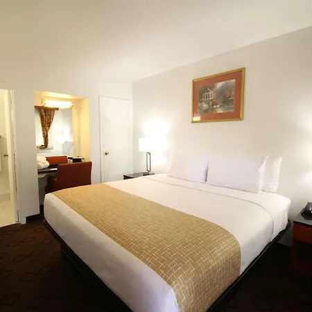 Travelodge By Wyndham Burbank-Glendale Exterior photo
