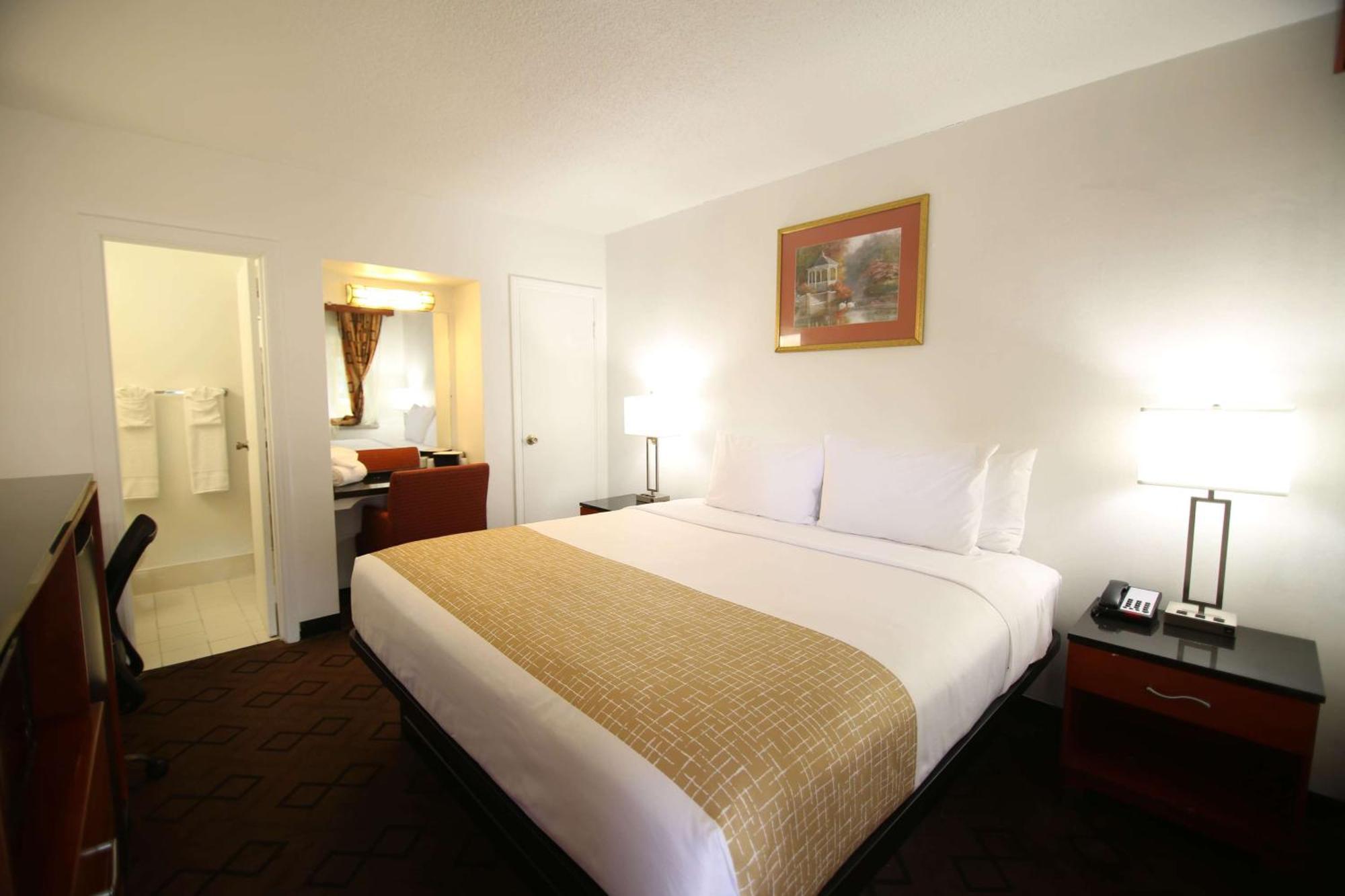 Travelodge By Wyndham Burbank-glendale Burbank