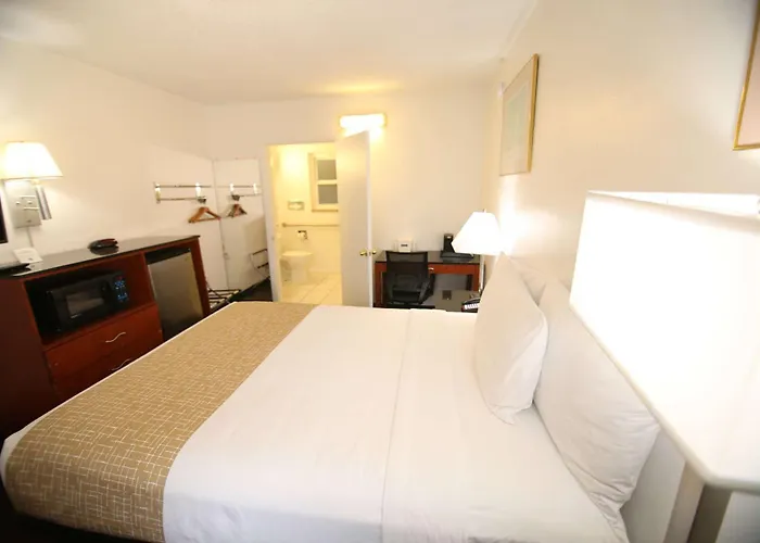 Travelodge By Wyndham Burbank-Glendale