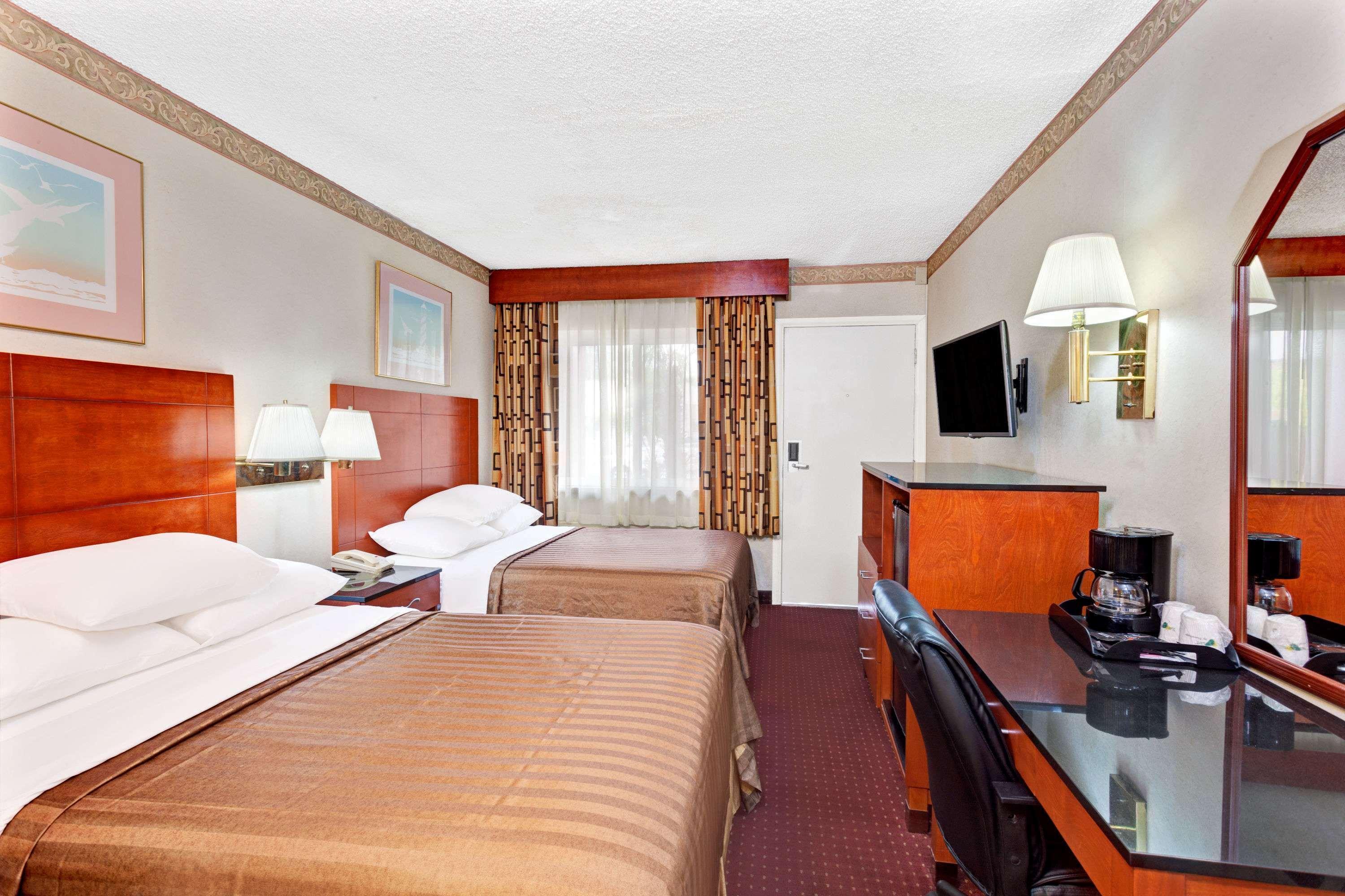 Travelodge By Wyndham Burbank-glendale Hotel