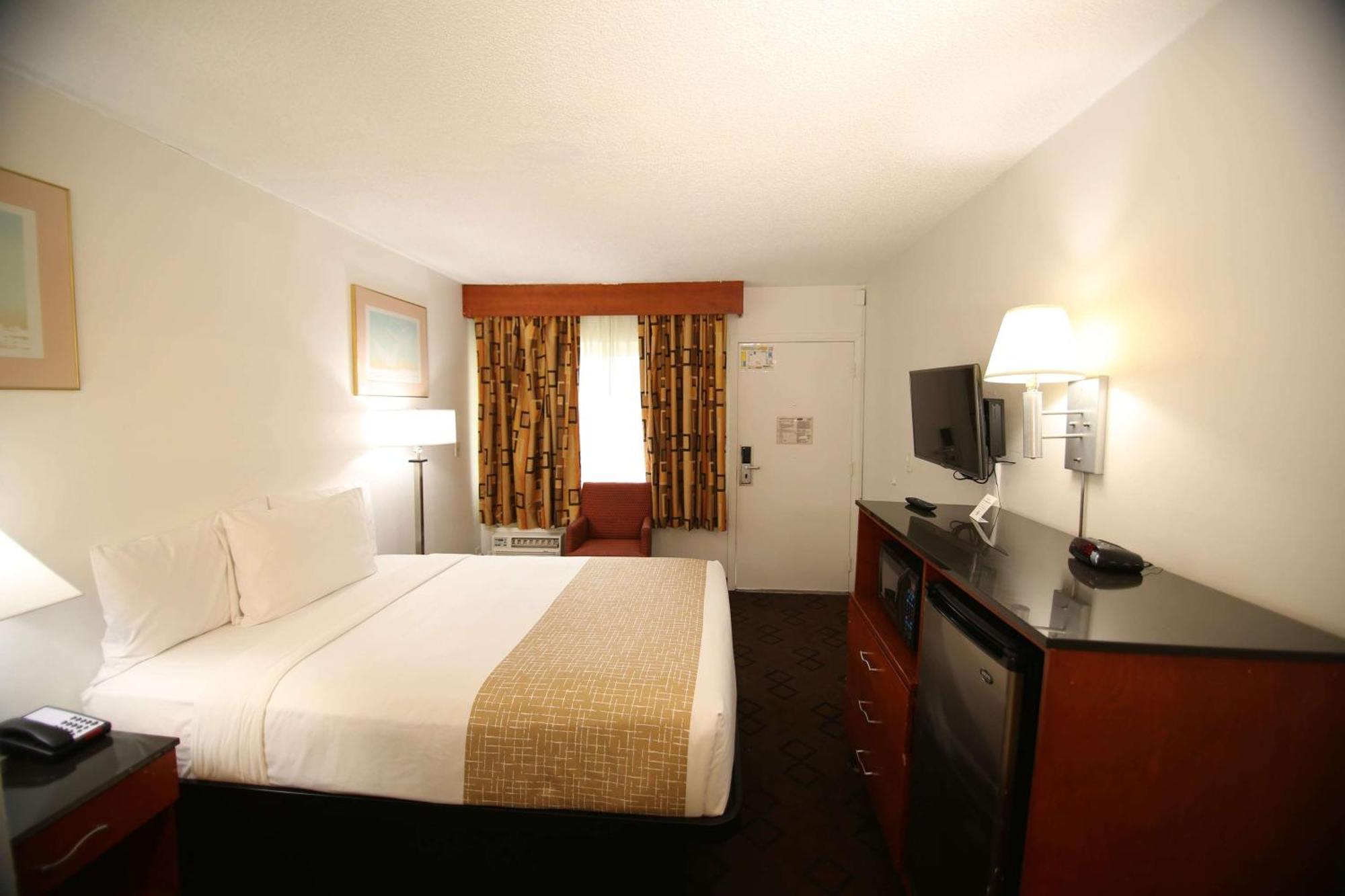 Travelodge By Wyndham Burbank-glendale Hotel