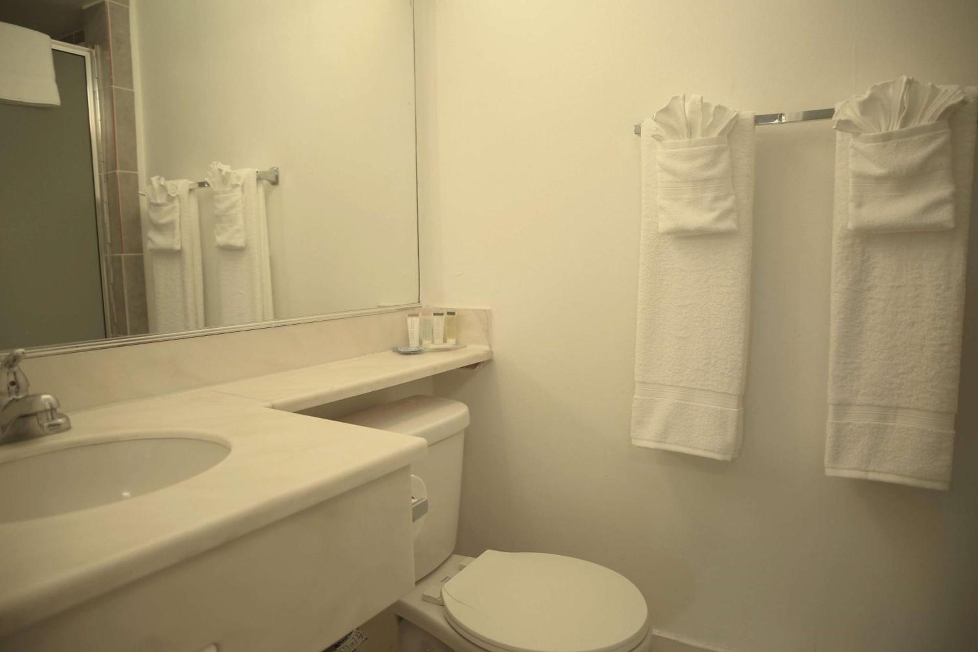 Travelodge By Wyndham Burbank-glendale